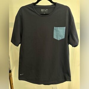 Dak Prescott Owned Men’s BYLT Drop Cut S/S tee.
Dark grey/blue pocket- Men’s XL